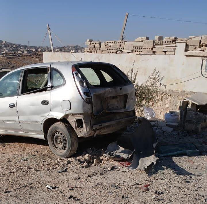 Russian FPV suicide drone destroys car in attack on residential area in northern Syria.