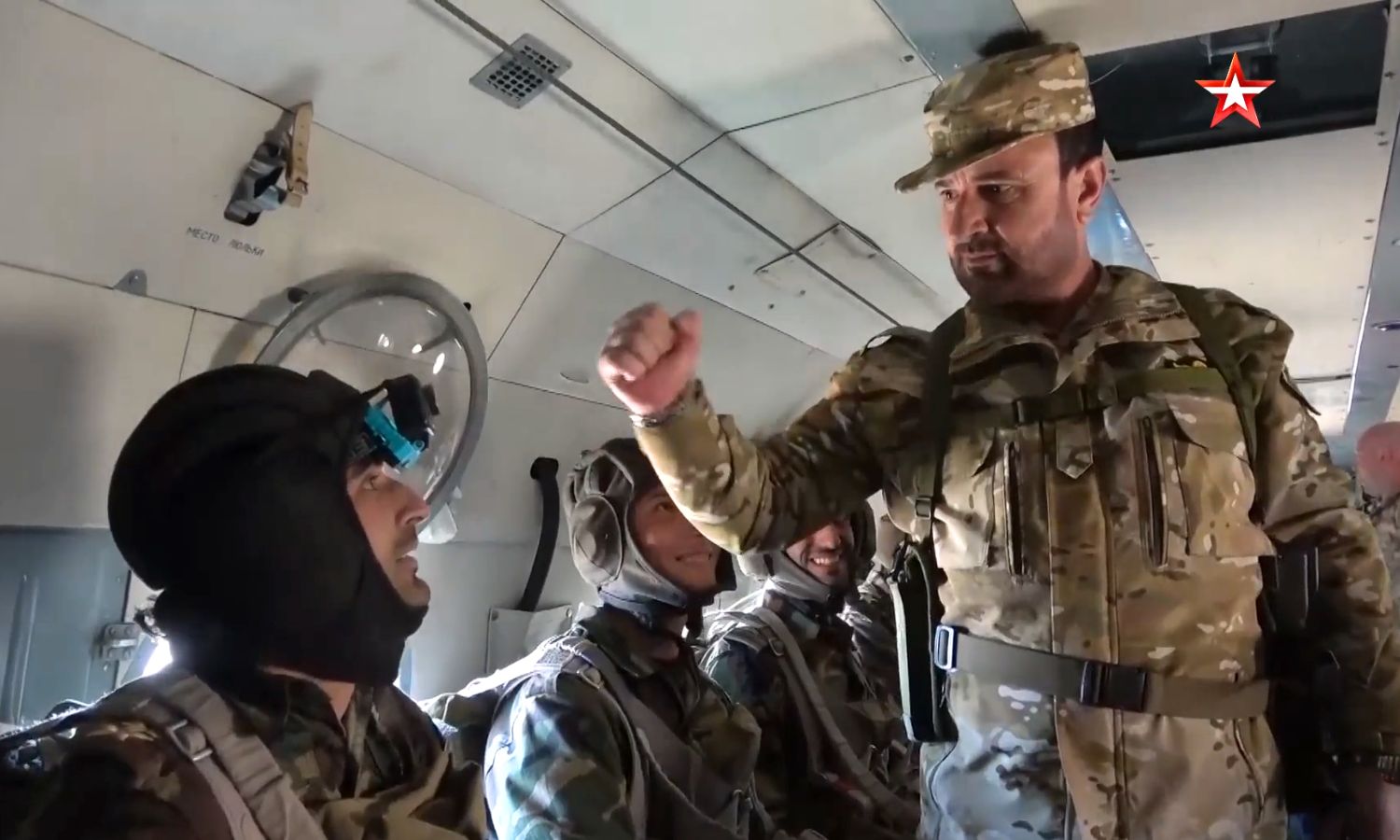 Suhail al-Hassan and Russian special forces during joint arial insertion training for the 25th Div and Russian troops. 3/30/2022 (Zvezda)