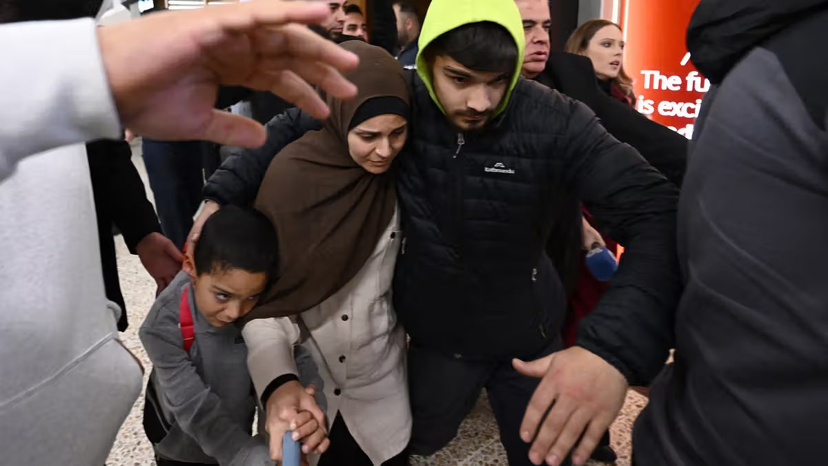Australia Charges ISIS-Linked Women After Returning From Syria